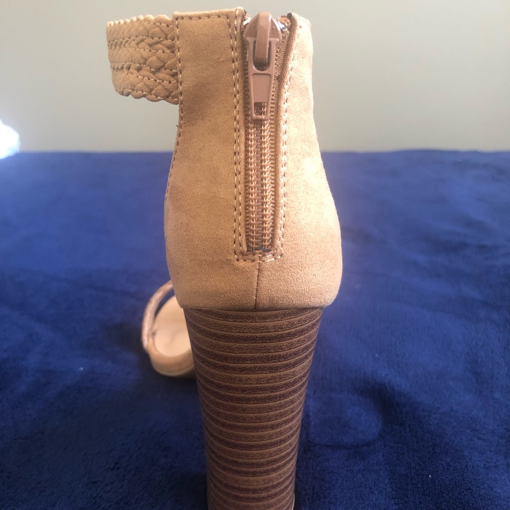 Heels - Picture 4 of 4